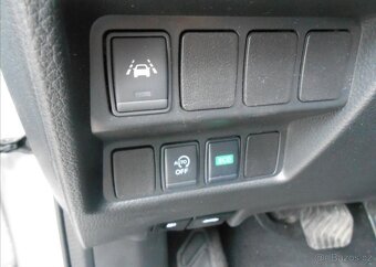 Nissan Qashqai 1,6 dCi 130 Xtronic Tekna CZ nafta - 17