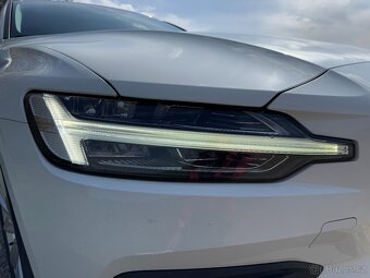 Volvo V60 2.0 D4 Momentum 140kW 2019 odpočet DPH - 17