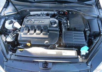 Volkswagen Golf 2,0 110 kW LOUNGE LED Serviska nafta - 17
