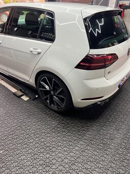 Vw golf 7.5 R 2.0 tsi 221 kw TOP stav - 17