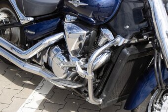Suzuki VLR 1800 Intruder - 17