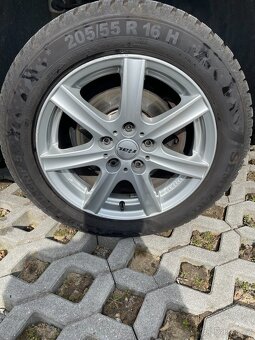 Škoda Yeti 1.2 TSI 77 Kw Jen 85tkm TOP STAV - 17