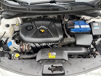Prodám Hyundai I40 2.0 GDI 130kw sedan r.v.2012 - 17