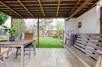 Pronájem rodinného domu 4+1, 140m² terasa, garáž, sklep - Pr - 17