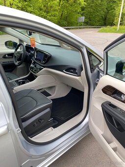 Chrysler Pacifica Limited 3.6 V6 r.v.2023 - 17