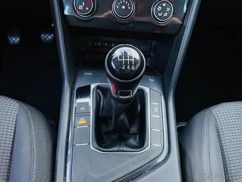 Volkswagen Tiguan 1.4TSI MANUÁL 1.MAJITEL SERVISKA - 17