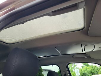 Ford Galaxy 2,0 TDCI Titanium, 120 kW rok 2012 - 17