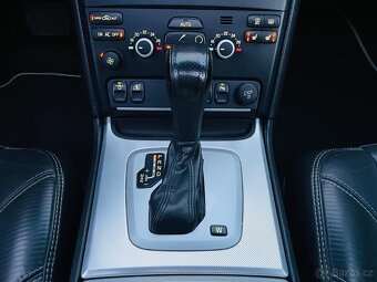Volvo XC90 2.4 D5 4x4 AUT R-DESIGN FACELIFT NEZÁVISLE TOPENÍ - 17