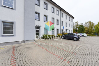 Nový, cihlový byt 3+kk s balkónem a venkovním parkovacím stá - 17