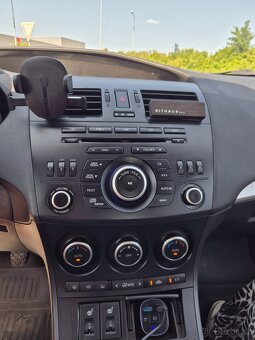 Mazda 3 2.0 DISI 111kW sedan r.v.12/2011 157tKM - 17