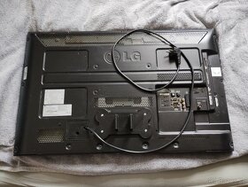 TELEVIZE LG + DRŽÁK NA ZEĎ + OVLADAČ - HEZKÝ STAV - PC 8000 - 17
