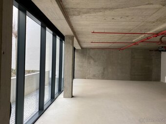 Prodej vybavení a zařízení Showroom a kanceláře Karlín - 17