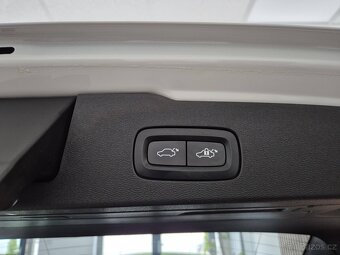 Volvo V60 2,0 D4 AWD Cross Country PLUS - 17