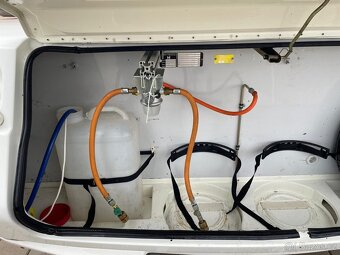 Beyerland Sprinter 390, 2003, pevná postel, stan - 17