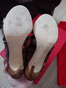 Kožená kabelka Carolina Herrera + střevíčky Carolina Herrera - 17