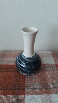 Vázy a vázičky ze skla, porcelánu a keramiky - 17
