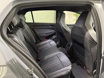 Volkswagen Golf  8 1,5 eTSI R-LINE ACC KAMERA ZÁRUKA 2026 - 17