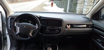 Mitsubishi Outlander 4x4 2,4 benzín 136 koní PLAG-IN - 17