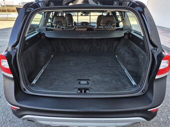 VOLVO XC70 2.4D 133KW 5 VÁLEC 1 MAJITEL AUTOMAT 4x4 XENON - 17