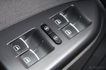 Volkswagen Touran 2,0 TDI HIGHLINE,BIXENONY,DPH,2011 - 17