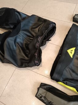 Dainese Avro 4-Pánská kožená moto kombinéza, dvoudílná - 17