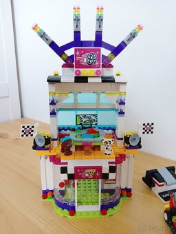 Lego Friends 41352 - Velký závod - 17
