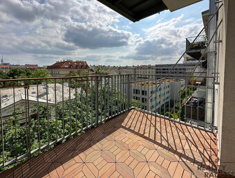 Pronájem bytu 3+kk /67 m2) s terasou (9 m2), ul. Dělnická, P - 17
