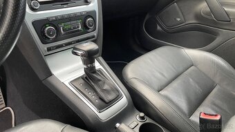 ŠKODA OCTAVIA 2.0TDI RS 125kW DSG COLUMBUS - 17