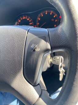 Toyota Avensis liftback - 17