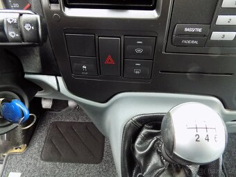 Ford Transit 2.2 TDCI MWB 300 TRND 9 MÍST - 17