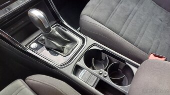 VW Touran 2.0TDI 110kW DSG Highline 1.maj-NEHAV-ČR-DPH - 17