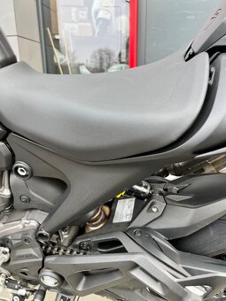Monster  Plus 937 - 17