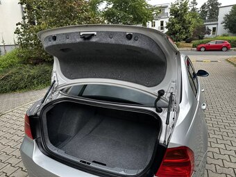 BMW Řada 3 E90 320i 110kW Sedan 6st. Manuál Klima ALU R16 - 17