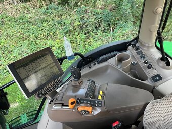 John Deere 6135R - 17