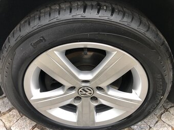 Volkswagen Touran 1,6 TDI 77 KW Panorama Plný servis VW - 17