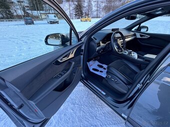 Audi Q7 S/S line,  black edition, 8 TT, 7 míst - 17