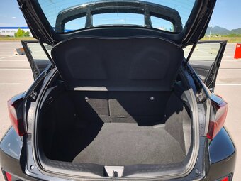 Toyota C-HR 1.8 Hybrid E-CVT rok 2021 - 17