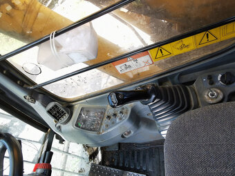 Prodám kolový nakladač HITACHI EX 135W - 17