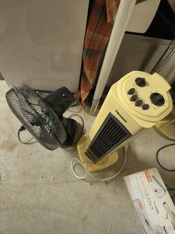 Bytový nábytek, skříně, stoly, komody , doplňky - 17