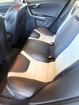 Volvo S60 D4 AWD Cross Country (5-válec) - 17