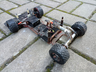 Starší rc auto silniční cestovní dělané na elektro motor - 17