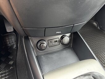 Hyundai i30 1,4 16V 80kW CVVT KLIMA 2 SADY KOL - 17