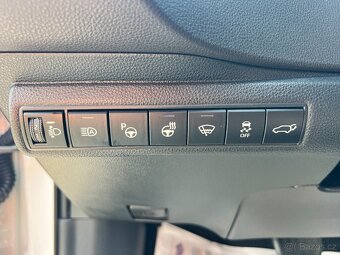 ► TOYOTA COROLLA 1.8 HYBRID GR SPORT E-CVT LED-KAMERA-TAŽNÉ - 17