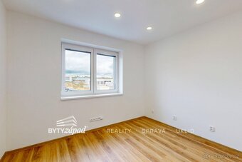 PRONÁJEM: EXKLUZIVNÍ LUXUSNÍ BYT 4+KK (90 M²) S OBROVSKOU TE - 17