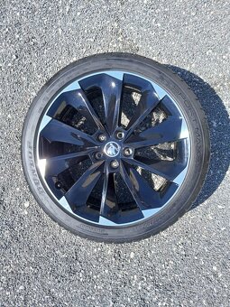 Pěkná orig alu kola Supernova,  Š Superb Dunlop 235/40/19 - 17