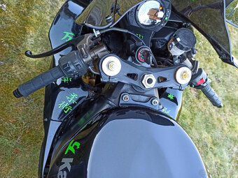 Kawasaki ZX-10R Ninja R.V.2004 - 17