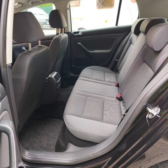 Volkswagen Golf V 1.4 16V 59kw, poctivých 149tkm, bez koroze - 17