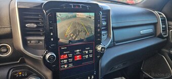 DODGE RAM 1500 5.7 HEMI 4x4 FULL LED KOLESO 22 - 17