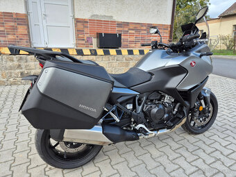 Prodám Honda NT1100 , r. v. 2024, ABS, TC, ČR, 3507km - 17
