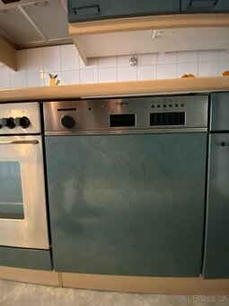 Moderní kuchyňská linka z Německa se spotřebiči - 17